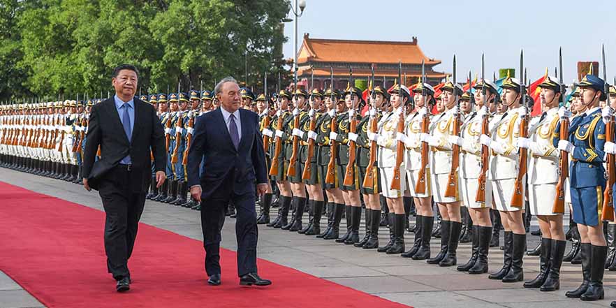 习近平同哈萨克斯坦总统纳扎尔巴耶夫举行会谈