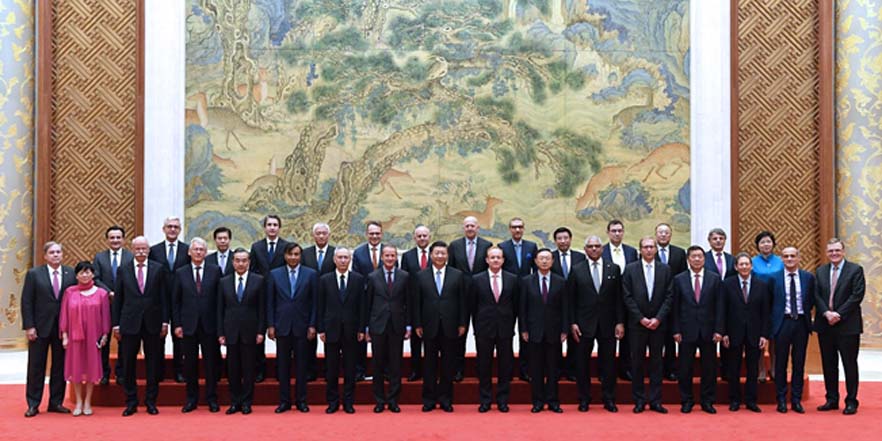 习近平会见出席“全球首席执行官委员会”特别圆桌峰会外方代表 并座谈