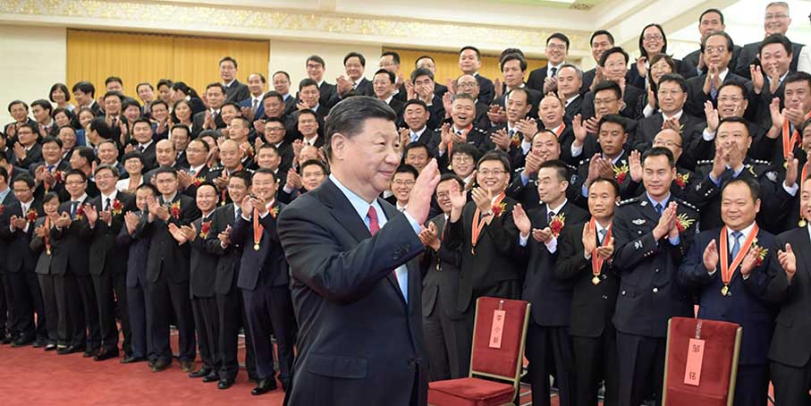 习近平会见第九届全国“人民满意的公务员”和“人民满意的公务员集体”受表彰代表