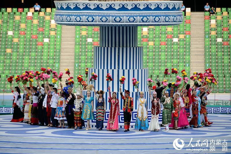 独具创意的熄火仪式，寓意薪火相传，民族团结情生生不息