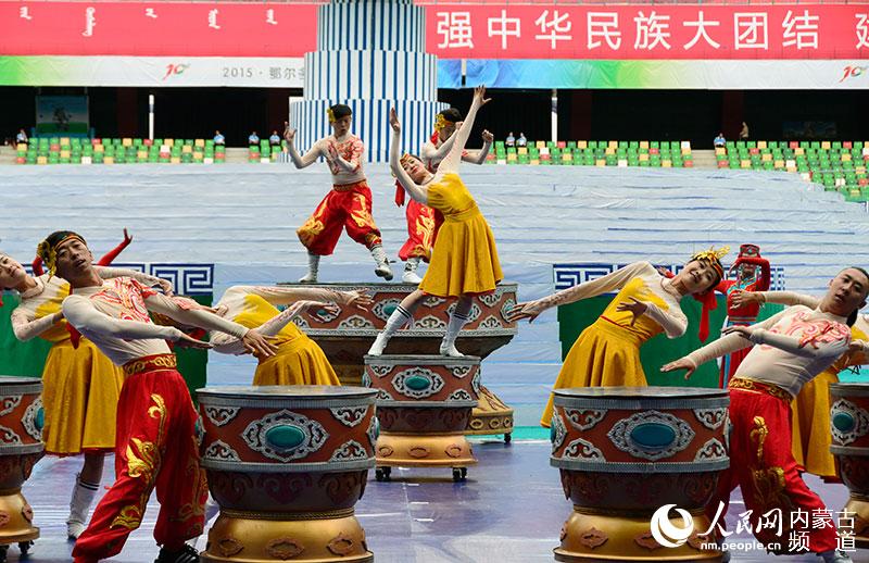 鄂尔多斯东胜区表演《吉祥迎宾鼓》