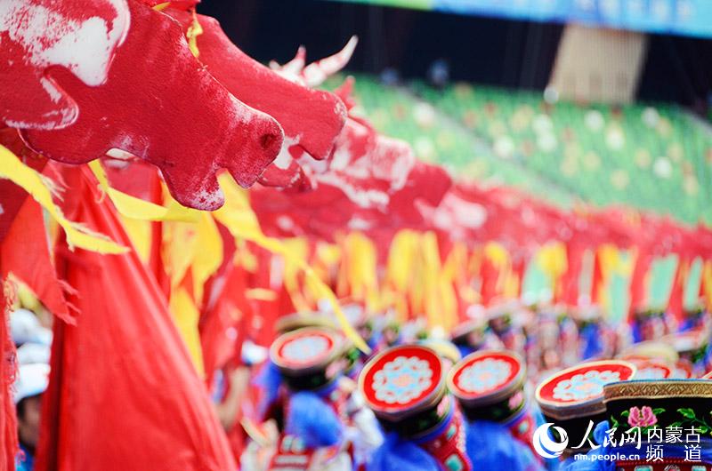 鄂尔多斯“马文化”元素在闭幕式现场演绎