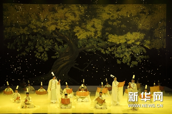 五月，来北京赴一场艺