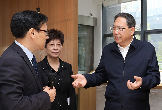 无论是过去、现在还是将来，民营经济都是安徽发展不可撼动的重要方面军，民营企业都是安徽发展不可或缺的重要经济主体