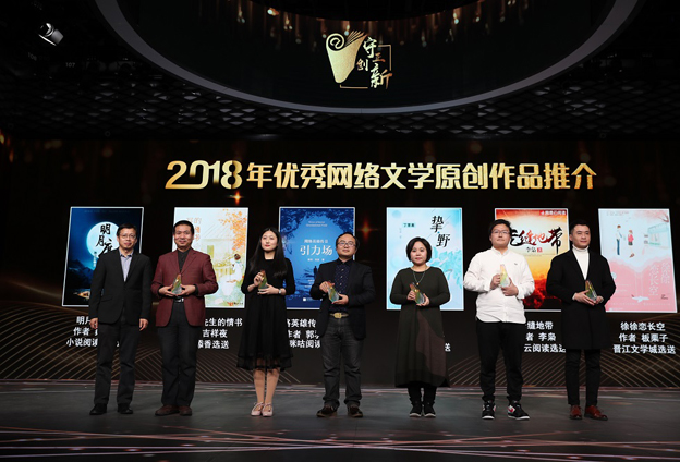 首先是自己的爱好跟事业或是梦想结合起来了。第二个是收获了很多读者，也创造了很多能够记录自己成长和想法的一些作品。