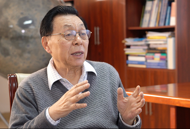 与月球背面建立联系，而且测控和通信链路要畅通