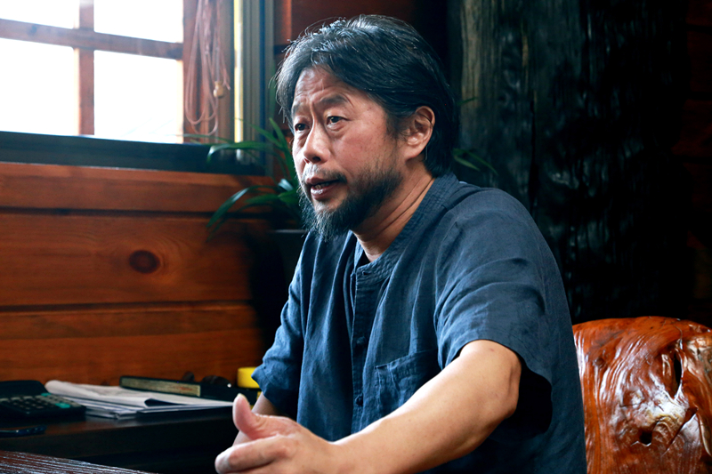 徐谷青 让开化根雕做