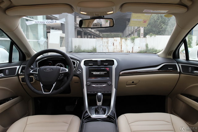 2013款 蒙迪欧 2.0L GTDi 200豪华型 （典雅白）