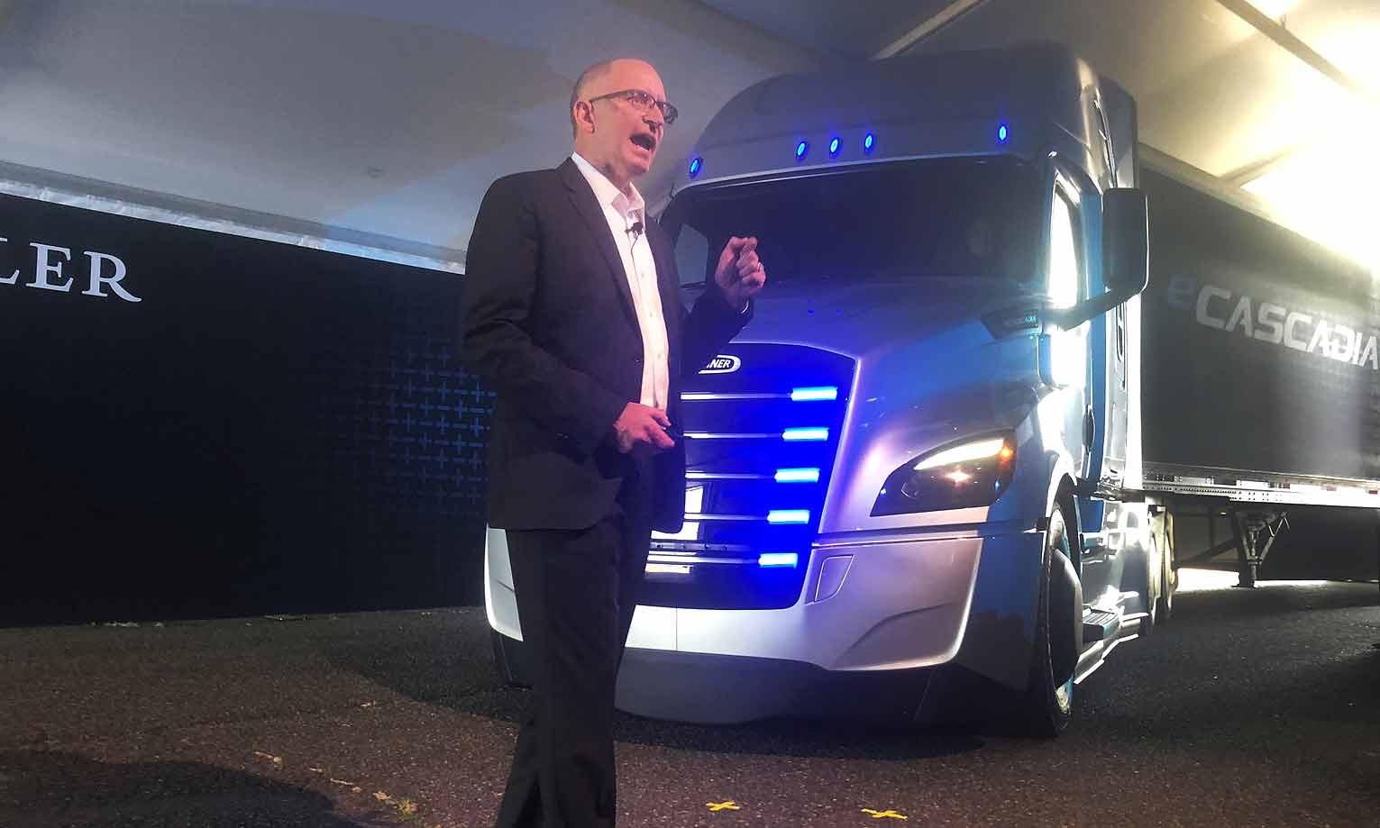 戴姆勒新推两款纯电动