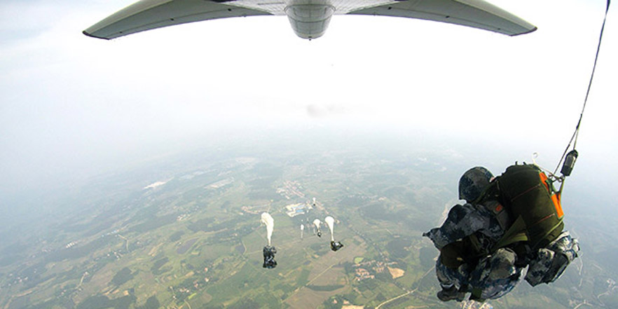 空军空降兵组织首次空