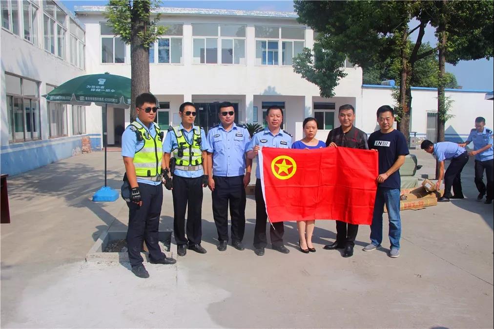 人民警察为人民 人民