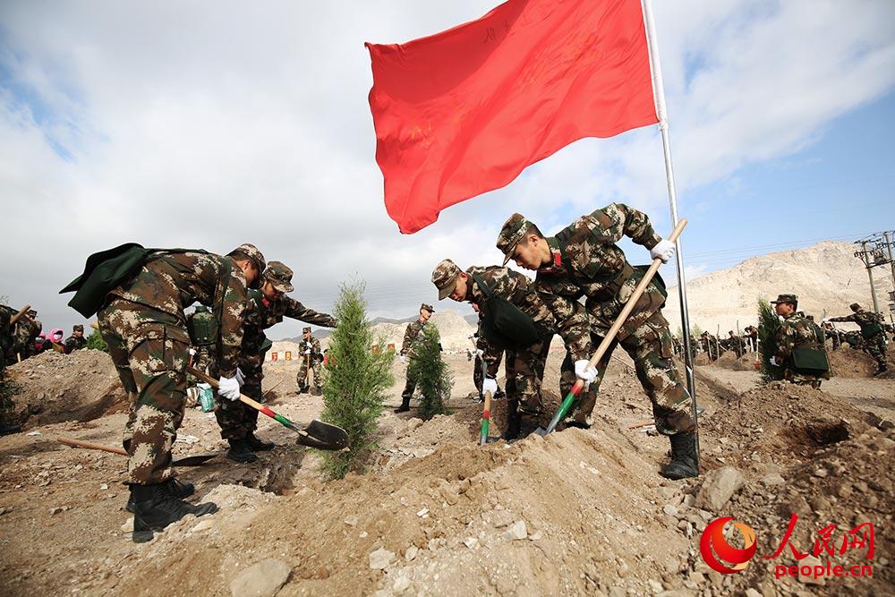 武警官兵立下愚公志，
